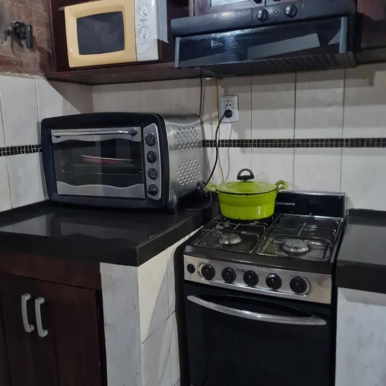 Casa con cochera y patio - Casa de 3 dormitorios - 18