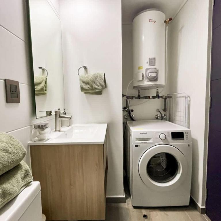 BUHO - Studio Santa Elvira - Home Office Laundry - Apartment - 3