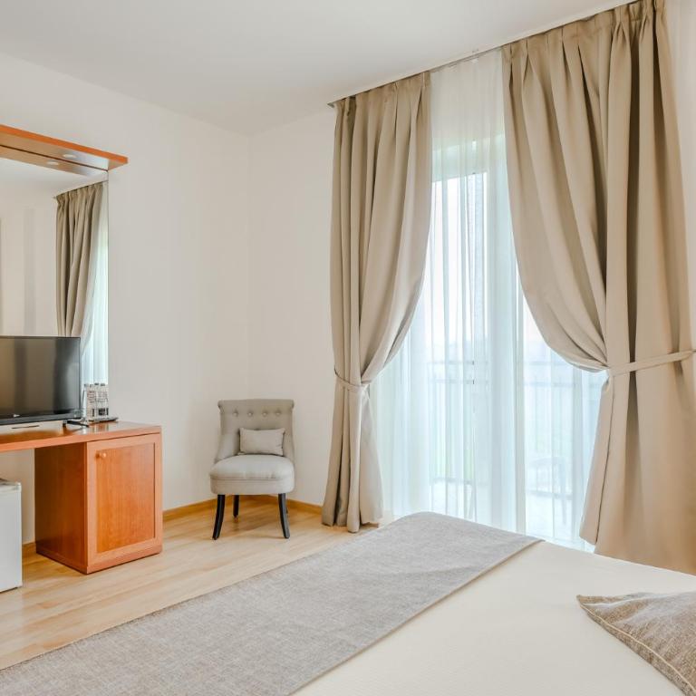 Hotel Nuova Barcaccia - Camera Matrimoniale - 2