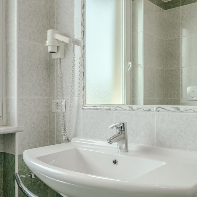 Hotel Nuova Barcaccia - Camera Matrimoniale Superior - 1