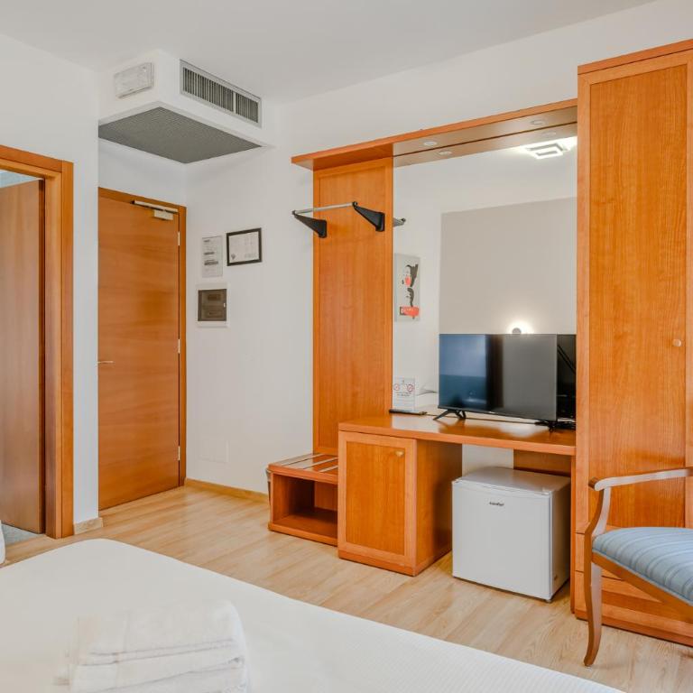 Hotel Nuova Barcaccia - Camera Tripla Comfort - 3