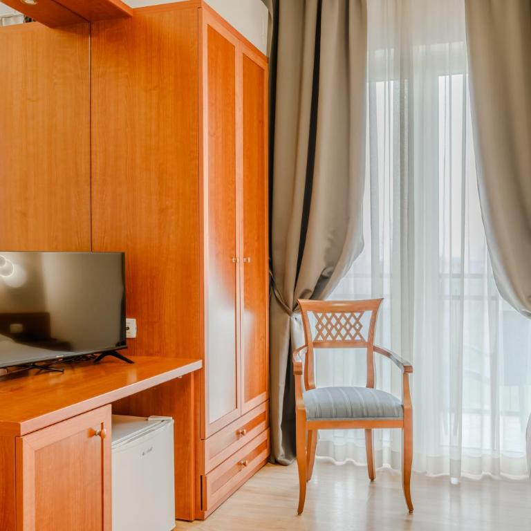 Hotel Nuova Barcaccia - Camera Tripla Comfort - 4
