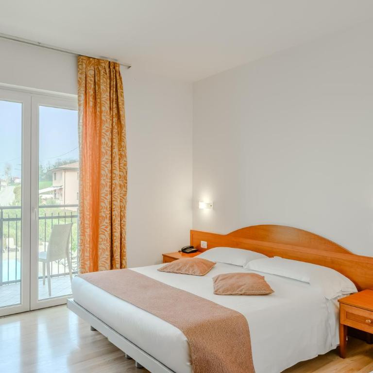 Hotel Nuova Barcaccia - Camera Tripla Superior - 2