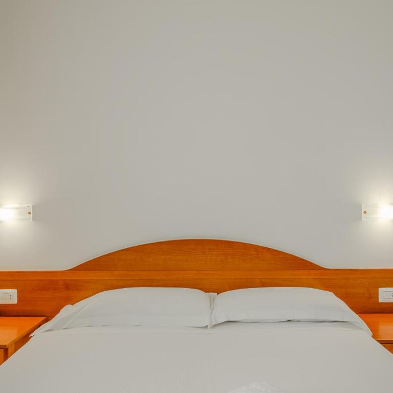 Hotel Nuova Barcaccia - Camera Tripla Standard - 4