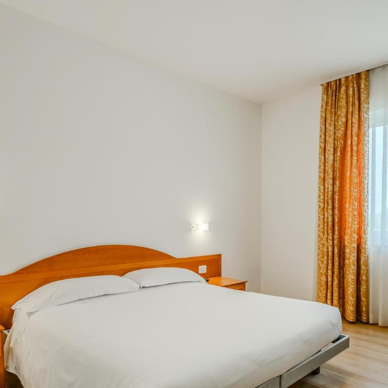 Hotel Nuova Barcaccia - Camera Matrimoniale Standard - 4