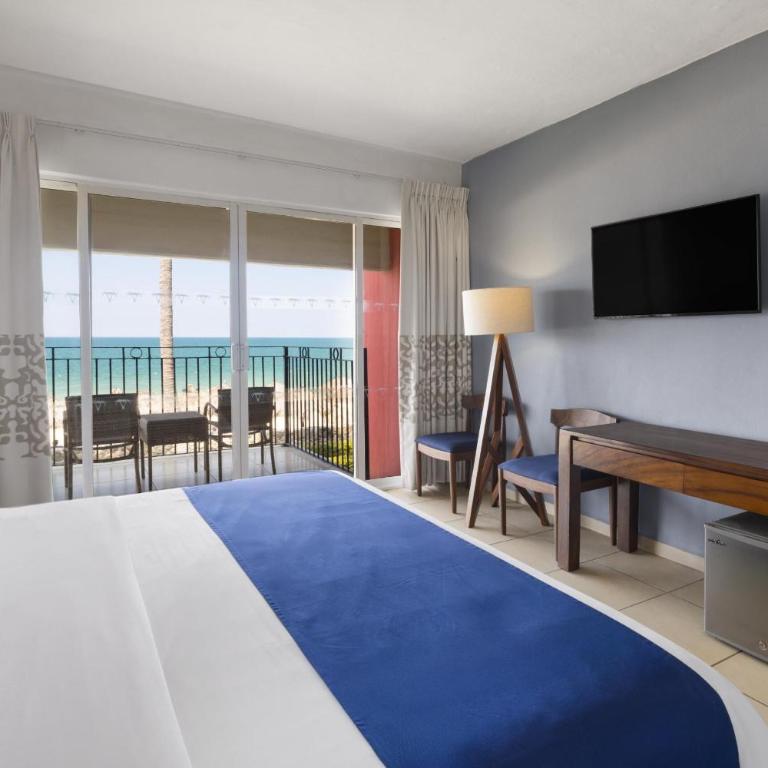 Grand Decameron Complex Bucerias, A Trademark All-Inclusive Resort - Habitación con cama extragrande y vistas frontales al océano - 2