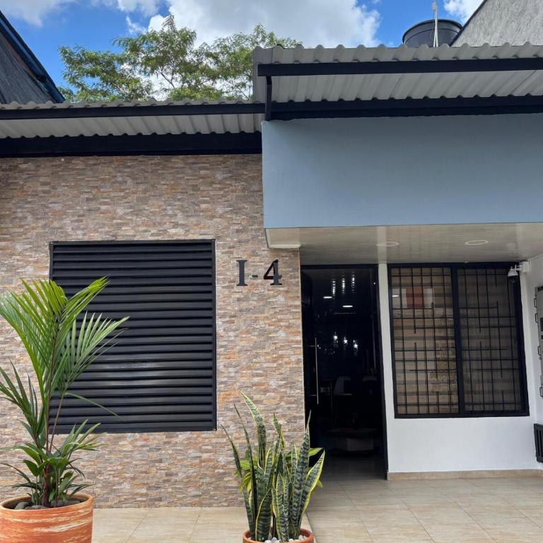 Acogedora y lujosa casa a las afueras con agua - Two-Bedroom House - 2