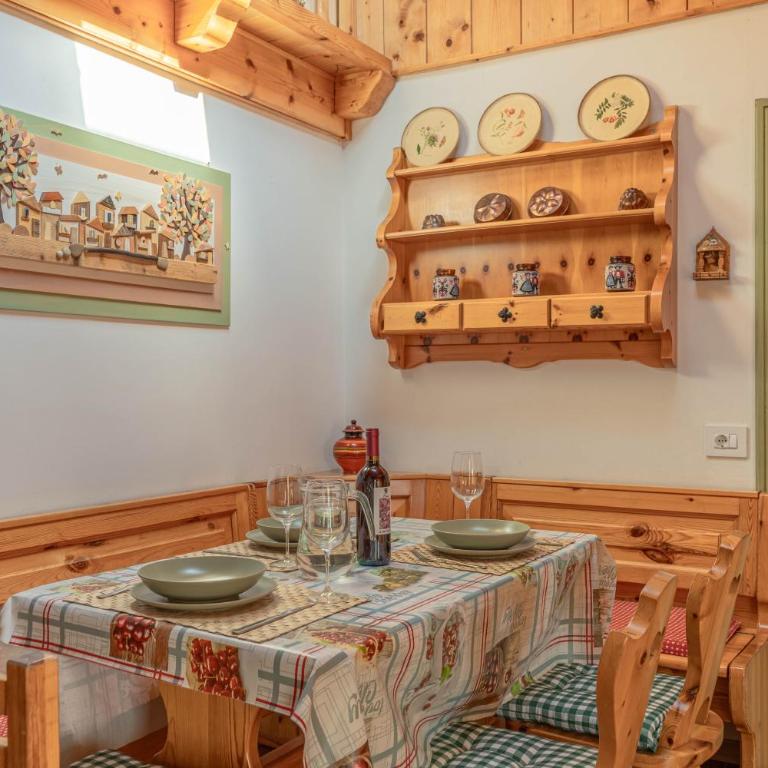 Private Veranda - Tiroler Chalet - Near Ski Slopes & Dolomites - Apartment mit 3 Schlafzimmern - 21