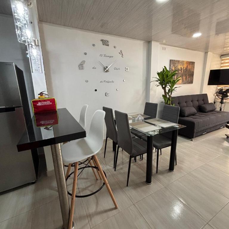 Acogedora y lujosa casa a las afueras con agua - Two-Bedroom House - 42
