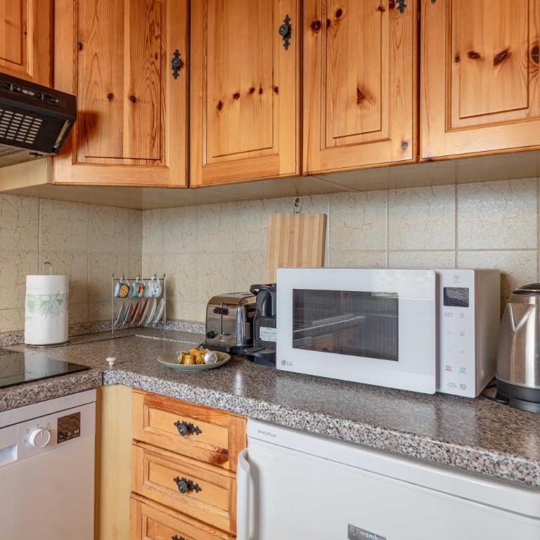 Private Veranda - Tiroler Chalet - Near Ski Slopes & Dolomites - Apartment mit 3 Schlafzimmern - 24