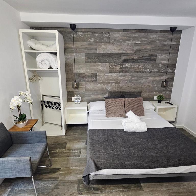 Alojamientos Santa Pola - Habitación Doble con 2 camas individuales y 1 cama supletoria opcional - 5