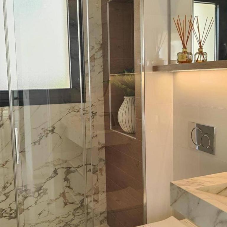 3 Bed Villa - Sleeps 6 - Private Pool - Parking - Villa - 11