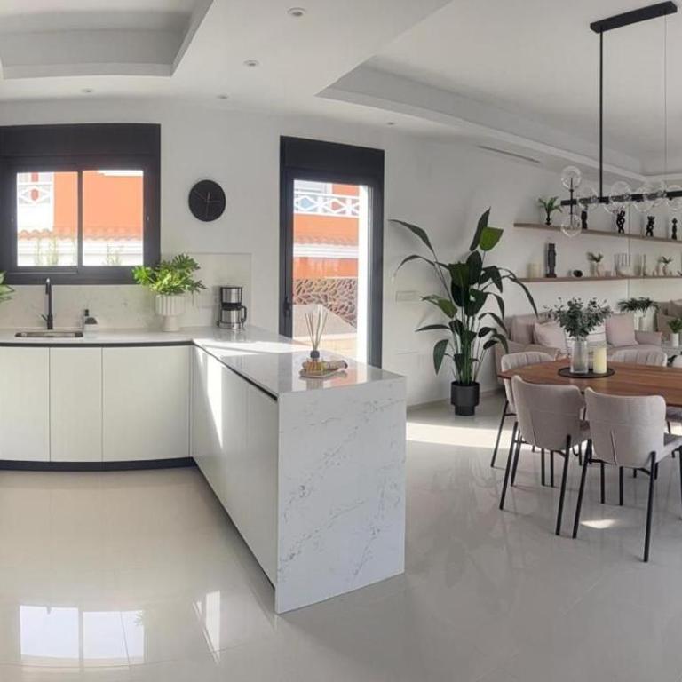 3 Bed Villa - Sleeps 6 - Private Pool - Parking - Villa - 7