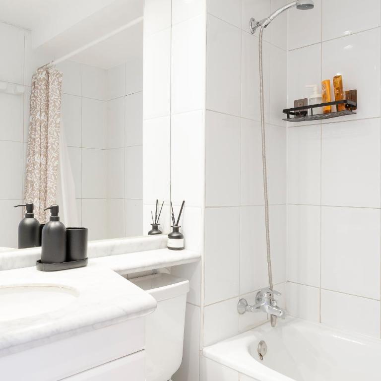 Dpto a pasos del Costanera center con aire acondicionado en Barrio el Golf - Two-Bedroom Apartment - 40