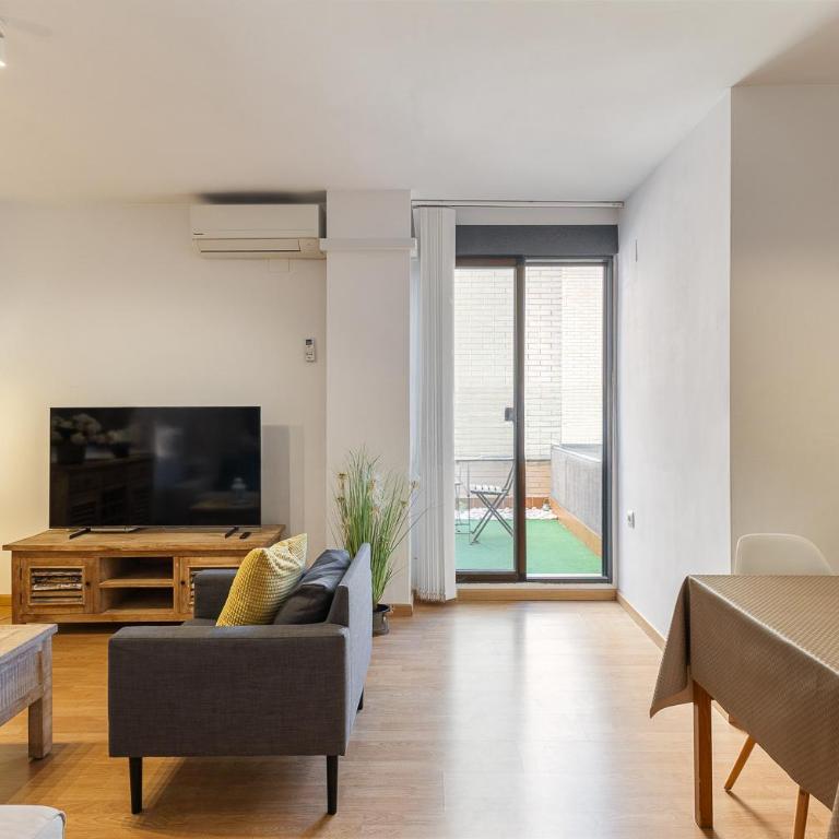 Moderno Hogar con terraza y garaje cerca del mar - Two-Bedroom Apartment - 3