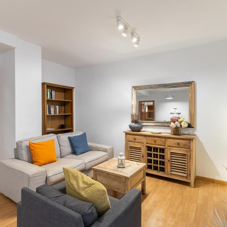 Moderno Hogar con terraza y garaje cerca del mar - Two-Bedroom Apartment - 4