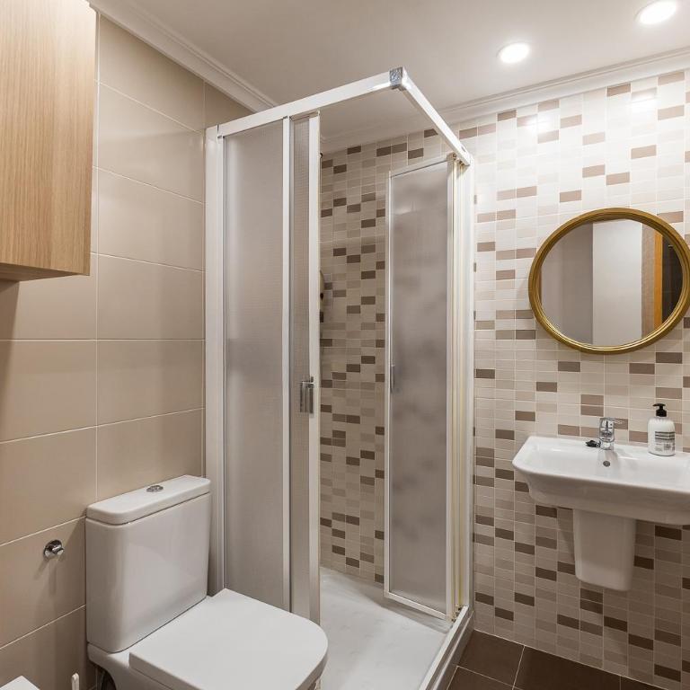 Moderno Hogar con terraza y garaje cerca del mar - Two-Bedroom Apartment - 7
