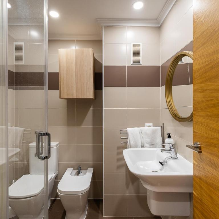 Moderno Hogar con terraza y garaje cerca del mar - Two-Bedroom Apartment - 12