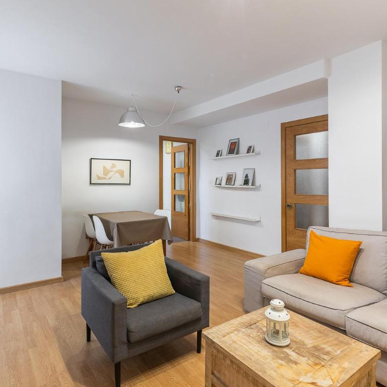 Moderno Hogar con terraza y garaje cerca del mar - Two-Bedroom Apartment - 14