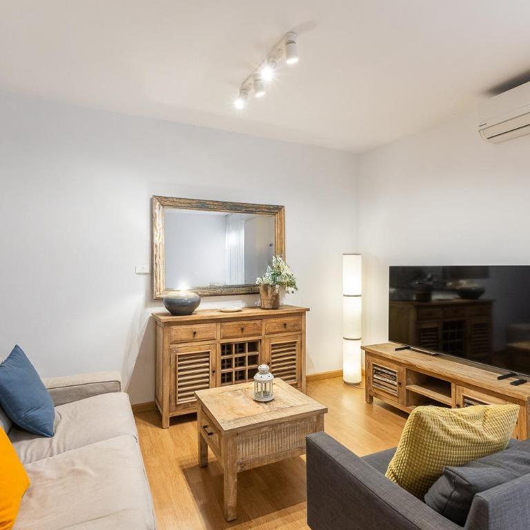 Moderno Hogar con terraza y garaje cerca del mar - Two-Bedroom Apartment - 18