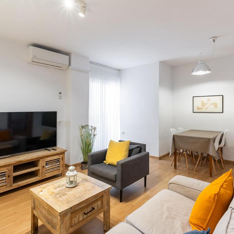 Moderno Hogar con terraza y garaje cerca del mar - Two-Bedroom Apartment - 20