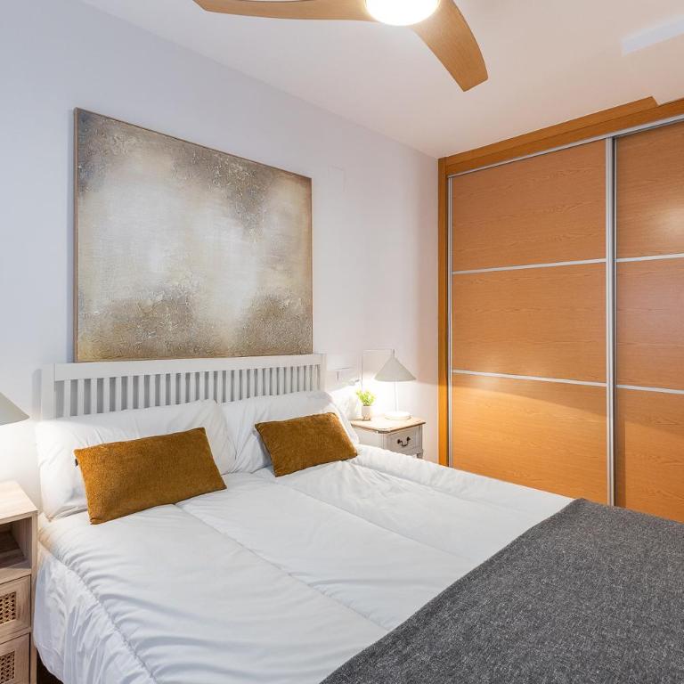 Moderno Hogar con terraza y garaje cerca del mar - Two-Bedroom Apartment - 25