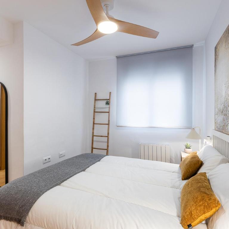 Moderno Hogar con terraza y garaje cerca del mar - Two-Bedroom Apartment - 31