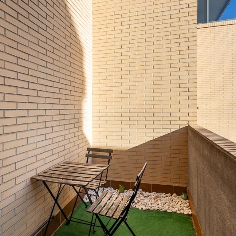 Moderno Hogar con terraza y garaje cerca del mar - Two-Bedroom Apartment - 32