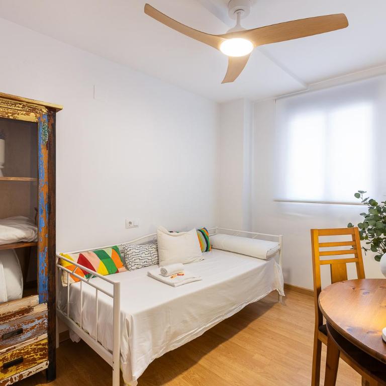 Moderno Hogar con terraza y garaje cerca del mar - Two-Bedroom Apartment - 35