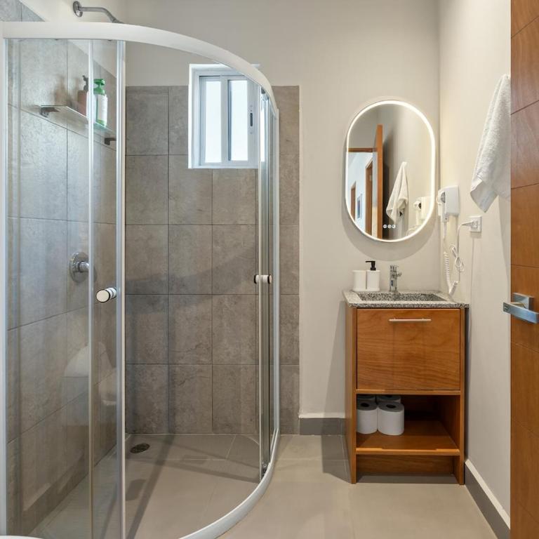Stylish 2BR with Private Rooftop & Walk to Beach - Apartamento de 2 dormitorios - 30