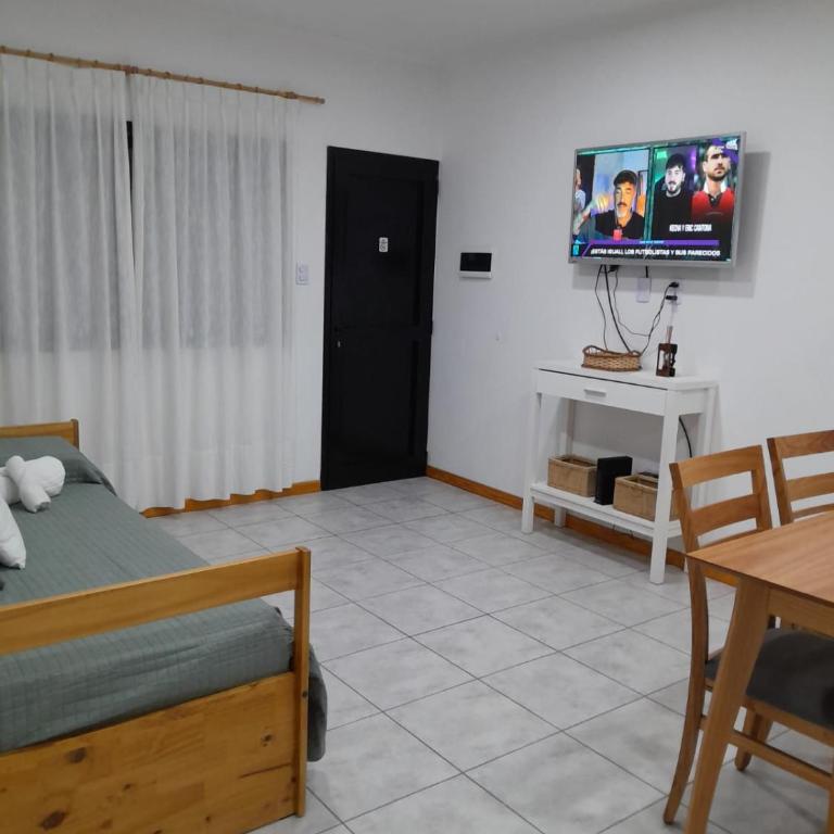 Confort urbano - Departamento de 1 dormitorio con cochera - Two-Bedroom Apartment with Balcony - 2