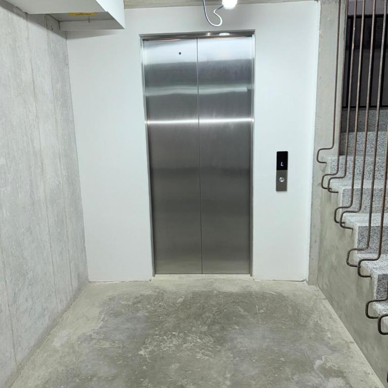 New studio, exceptional location with parking - Apartamento de 1 dormitorio - 35