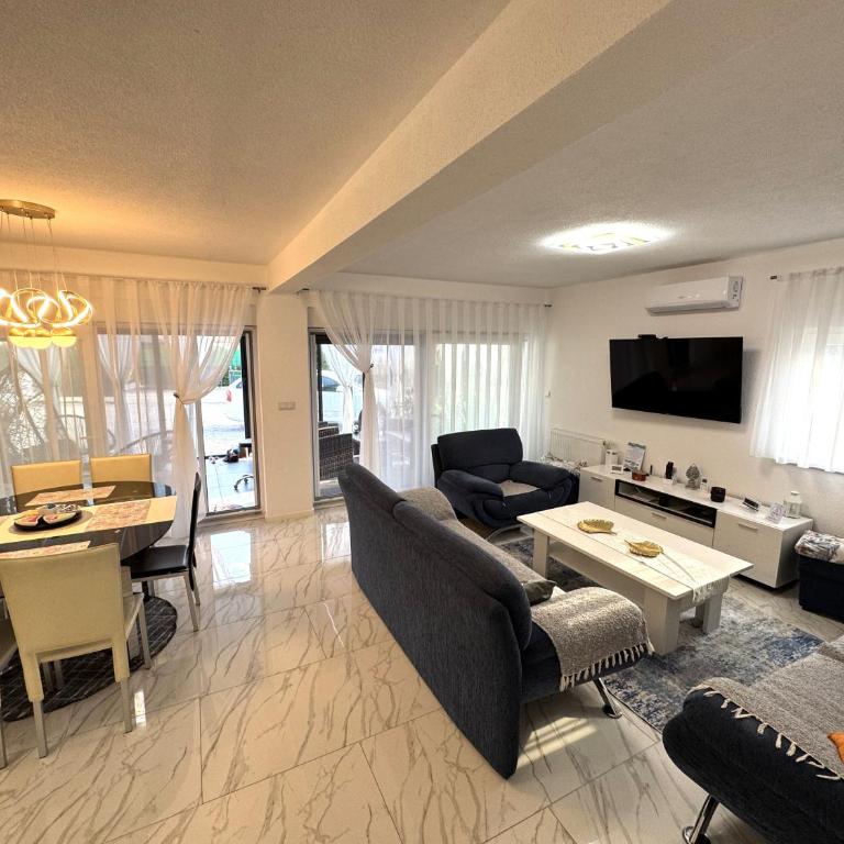 AM Una Lux House - Villa - 61