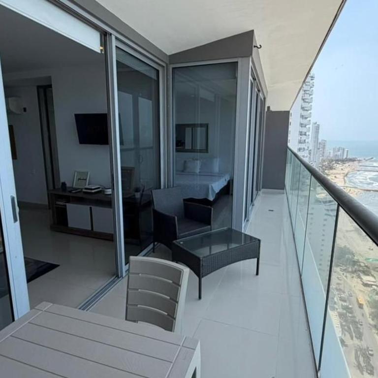 2704 Morros City - Spectacular beachfront apt - Apartment - 44