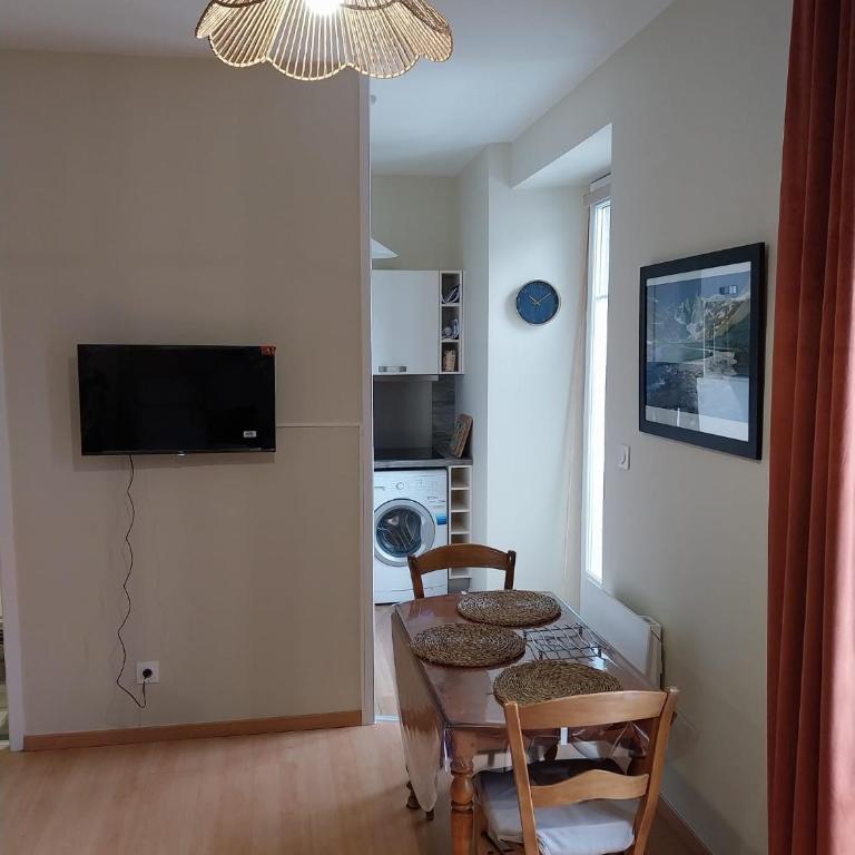 Appartement cocooning avec balcon à deux pas des thermes - Apartment mit 1 Schlafzimmer - 4