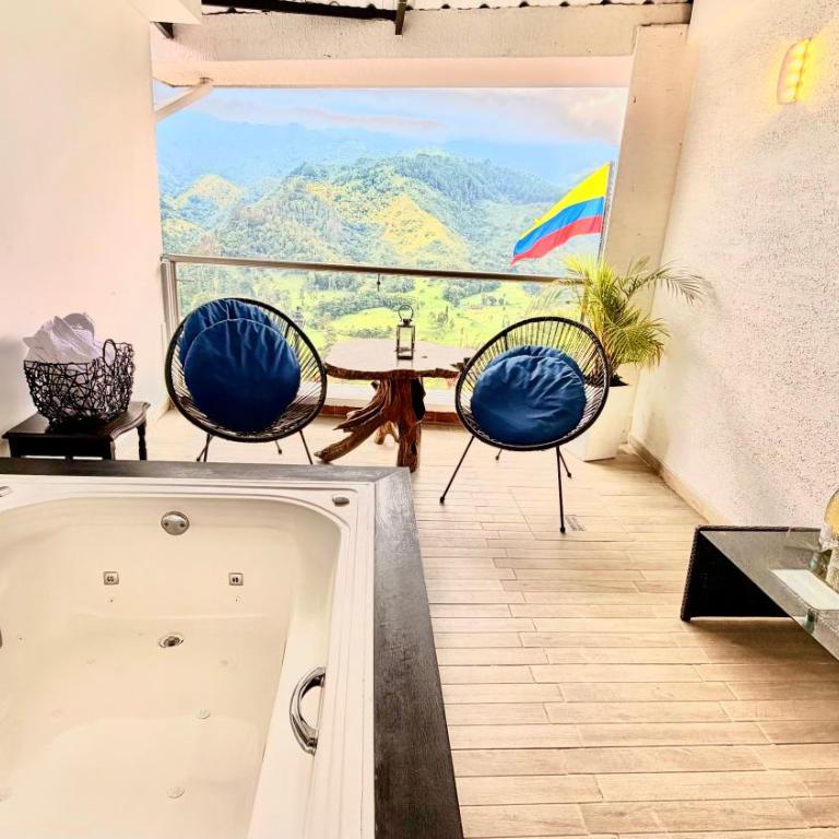 Hotel El Mirador del Cocora - Habitación Doble Deluxe con terraza, bañera de hidromasaje y vistas a la montaña - 1