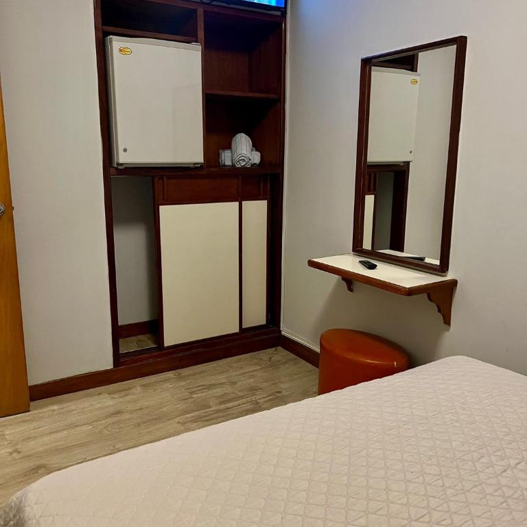 Hotel Italiano - Standard Quadruple Room - 5