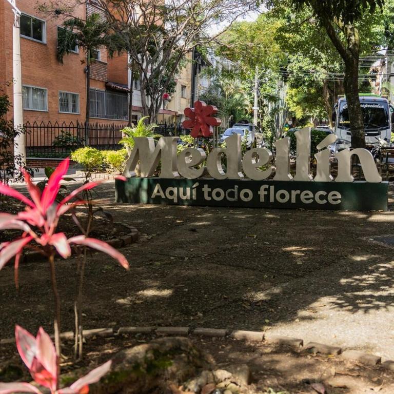 Loft moderno con vista al Atanasio Girardot en Laureles - Apartamento de 1 dormitorio - 12