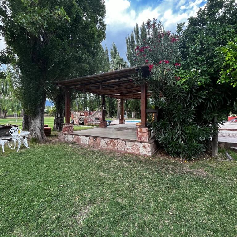 Casa privada con parque extenso, pileta, quincho, parilla y fogon - Casa de 2 dormitorios - 14