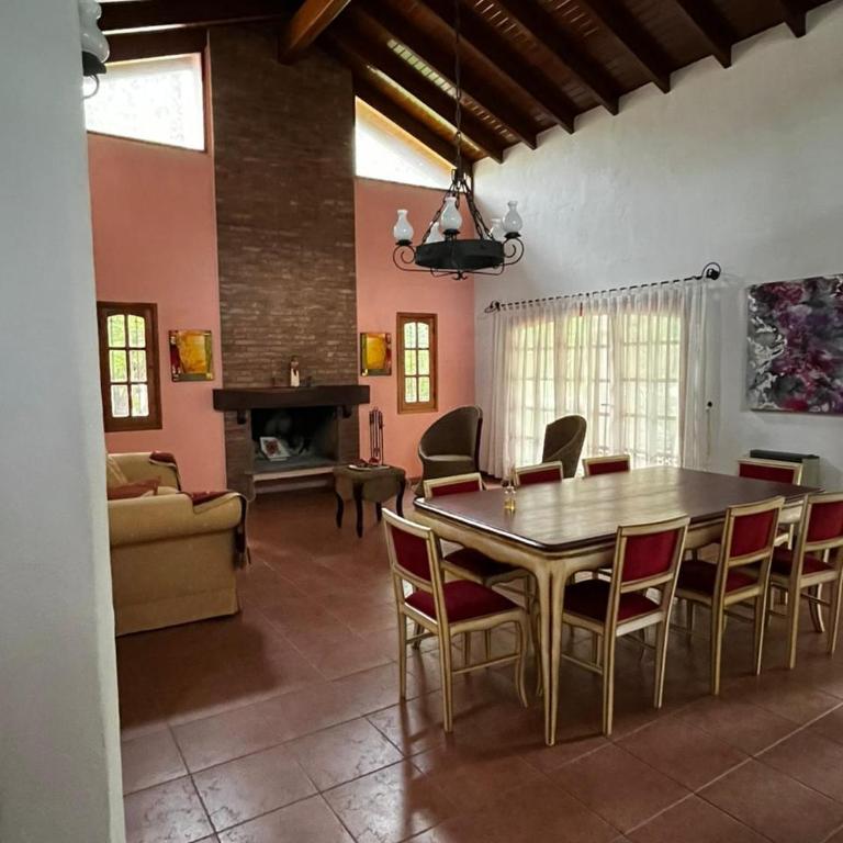 Casa privada con parque extenso, pileta, quincho, parilla y fogon - Casa de 2 dormitorios - 23