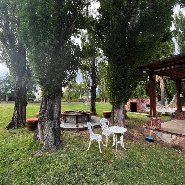 Casa privada con parque extenso, pileta, quincho, parilla y fogon - Casa de 2 dormitorios - 24