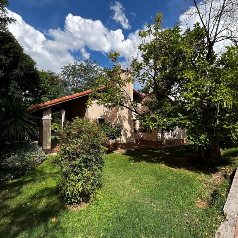 Casa privada con parque extenso, pileta, quincho, parilla y fogon - Casa de 2 dormitorios - 36