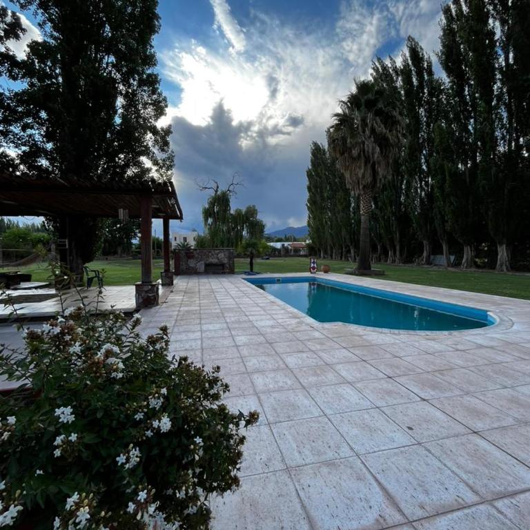 Casa privada con parque extenso, pileta, quincho, parilla y fogon - Two-Bedroom House - 46