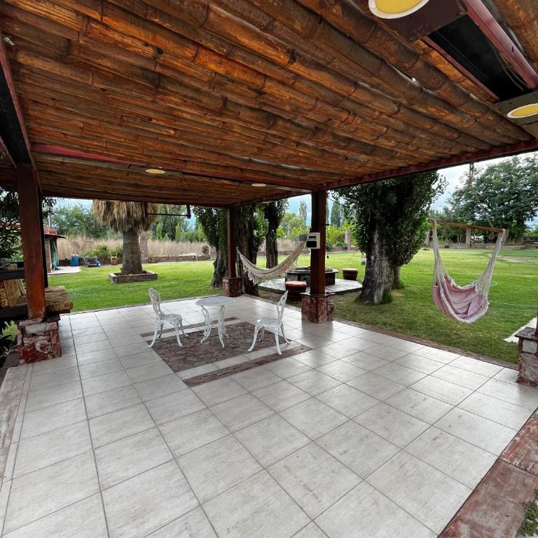 Casa privada con parque extenso, pileta, quincho, parilla y fogon - Casa de 2 dormitorios - 48