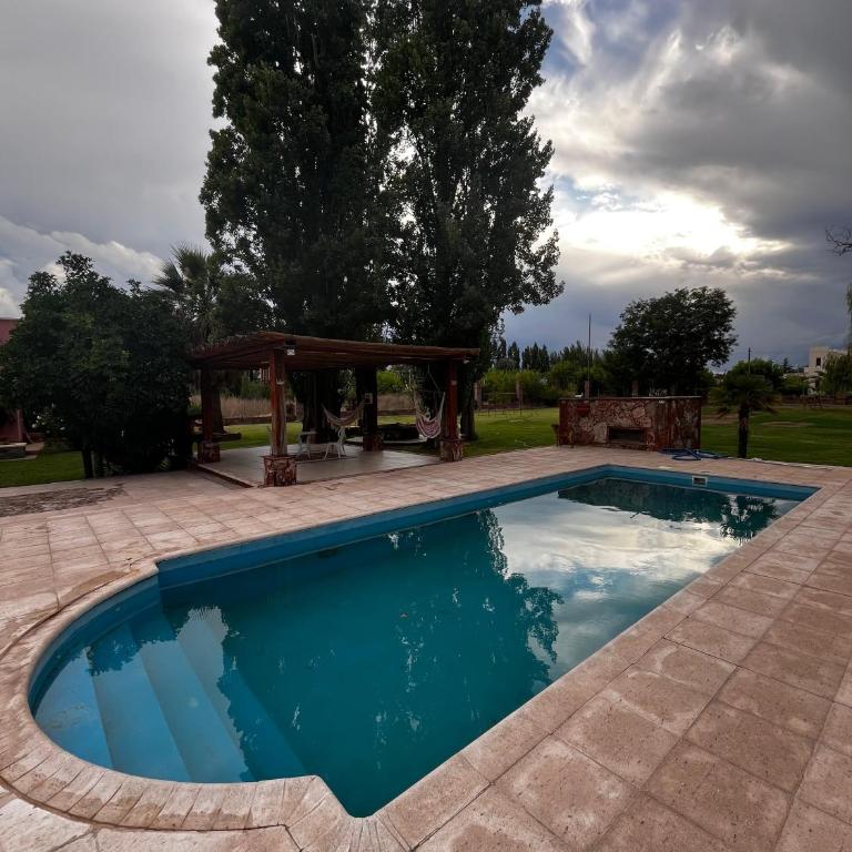 Casa privada con parque extenso, pileta, quincho, parilla y fogon - Casa de 2 dormitorios - 52