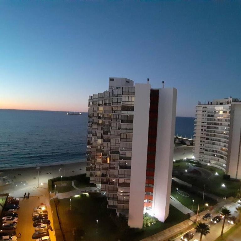 Departamento 2 dormitorios frente al mar con estacionamiento - Two-Bedroom Apartment - 11