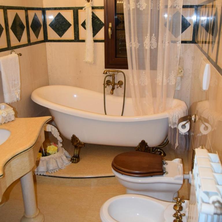 Queen's Luxurious House - Camera Tripla Standard - 13