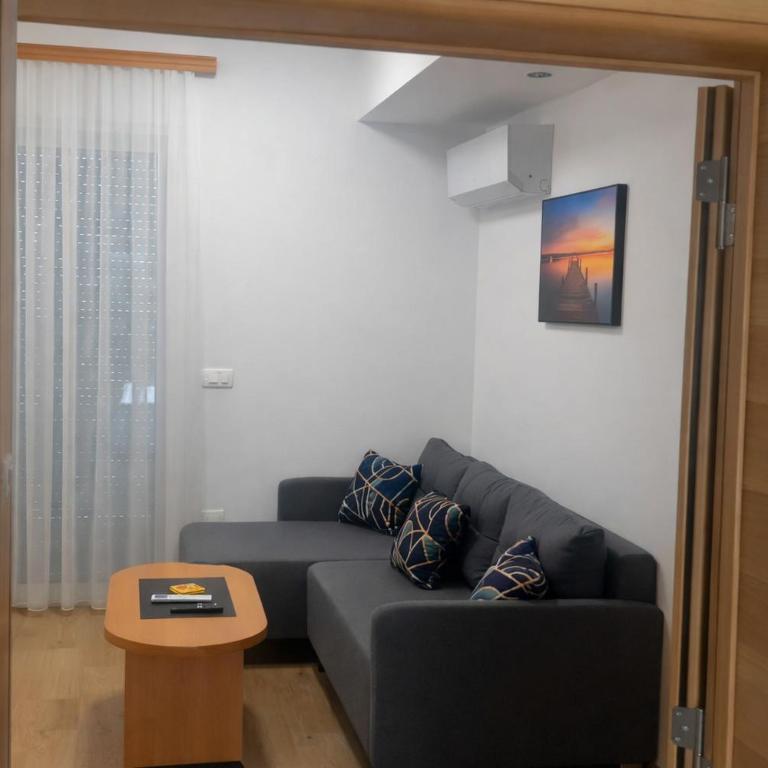 Wendy - One-Bedroom Apartment with Balcony - 11