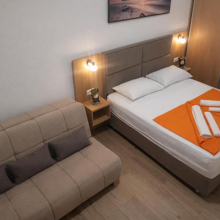 Wendy - One-Bedroom Apartment with Balcony - 14