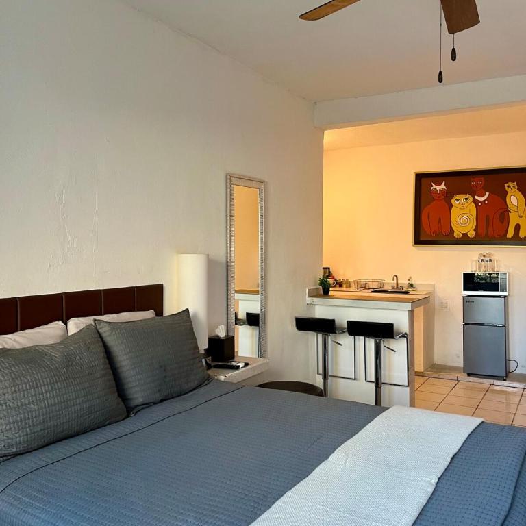 Comfortable private stay, close to downtown - One-Bedroom Apartment - 1
